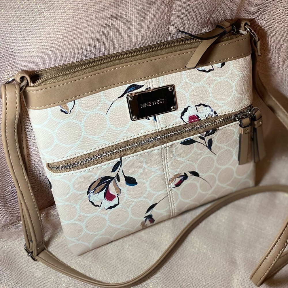 Nine West Pink floral Purse! LIKE NEW!